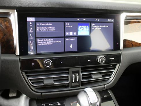 Used 2024 Porsche Macan image 26