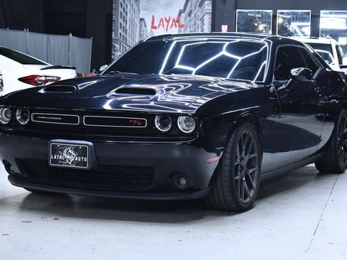 Used 2018 Dodge Challenger R/T w/ Driver Convenience Group RWD image 4