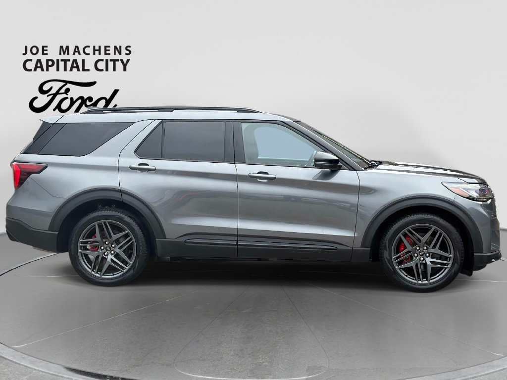 Used 2025 Ford Explorer ST AWD/4WD image 3