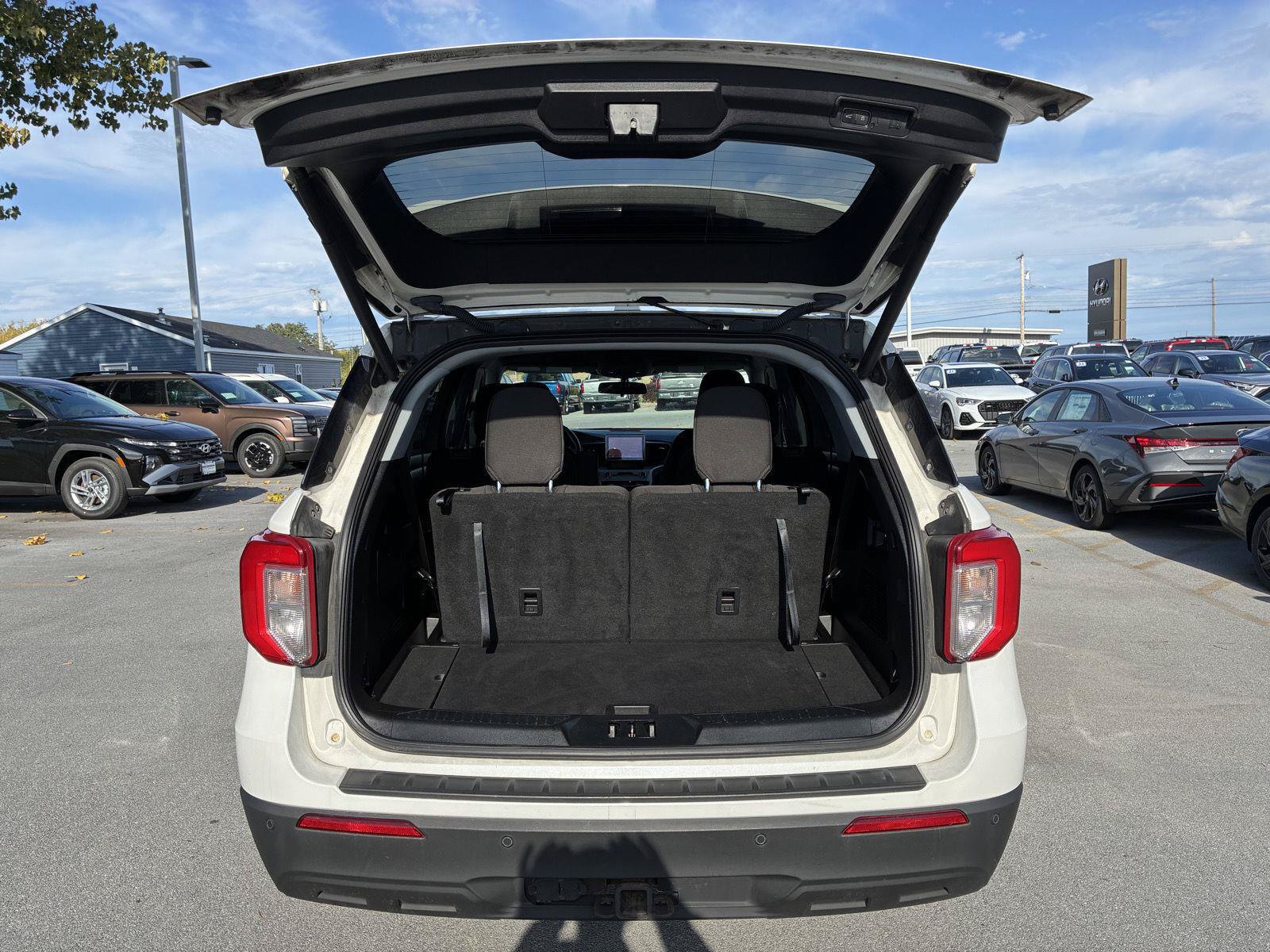 Used 2021 Ford Explorer XLT w/ Class III Trailer Tow Package AWD/4WD image 9