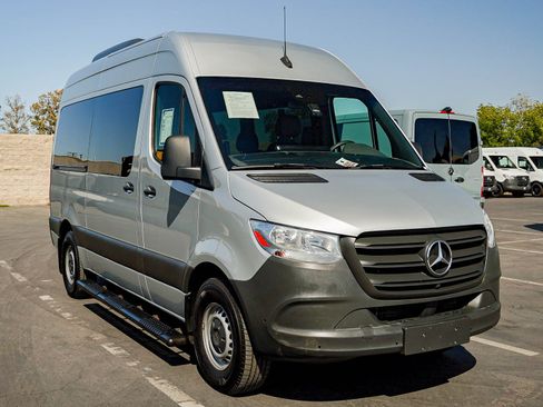 Used 2024 Mercedes-Benz Sprinter 2500 image 3