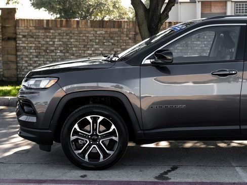 Used 2022 Jeep Compass Limited image 21