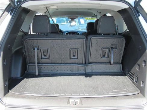 Used 2021 Chevrolet Traverse LT w/ LPO, Blackout Package image 33