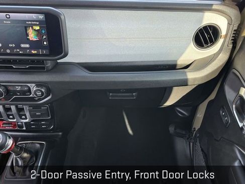 Used 2025 Jeep Wrangler Willys image 17