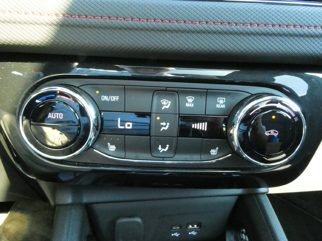 Certified 2024 Chevrolet TrailBlazer RS w/ Convenience Package AWD/4WD image 29