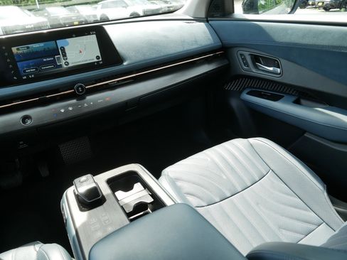 Certified 2024 Nissan Ariya AWD image 11