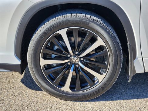 Used 2021 Toyota Highlander XSE image 10