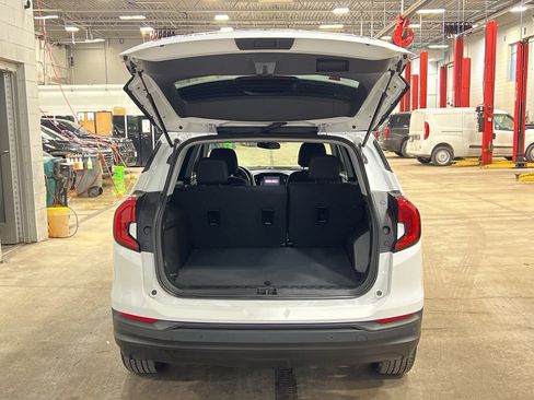 Used 2024 GMC Terrain SLE w/ Driver Convenience Package image 33