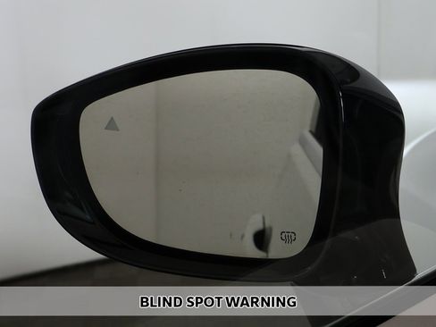 Used 2024 Chrysler Pacifica Touring-L image 4