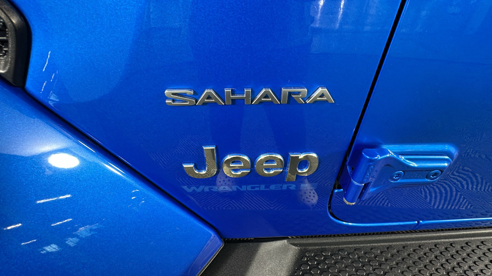 Used 2023 Jeep Wrangler Unlimited Sahara w/ Cold Weather Group AWD/4WD image 11
