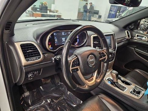 Used 2017 Jeep Grand Cherokee Limited w/ Luxury Group II AWD/4WD image 12