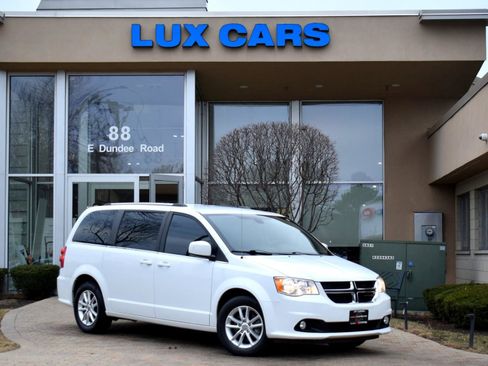 Used 2019 Dodge Grand Caravan SXT image 1