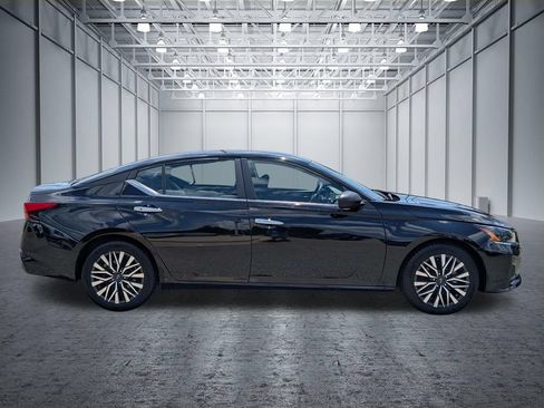 Certified 2024 Nissan Altima 2.5 SV FWD image 7