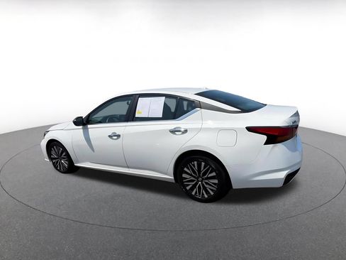 Used 2025 Nissan Altima 2.5 SV FWD image 9