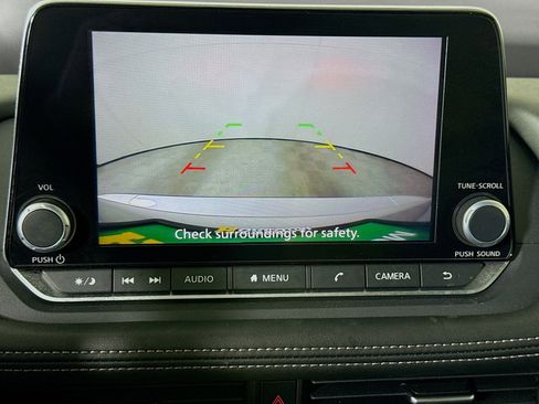 Used 2025 Nissan Rogue SV image 19