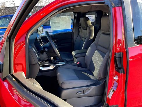 Used 2025 Nissan Frontier SV image 10