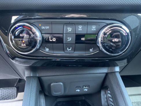 New 2025 Chevrolet TrailBlazer LT w/ Convenience Package FWD image 19