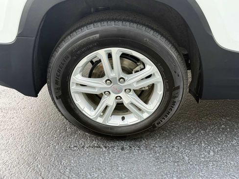 Used 2024 GMC Terrain SLE w/ LPO, Cargo Package FWD image 8