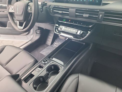 New 2026 Lincoln Corsair Premiere image 26