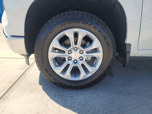 New 2026 Chevrolet Silverado 1500 LTZ w/ Z71 Off-Road Package AWD/4WD image 18