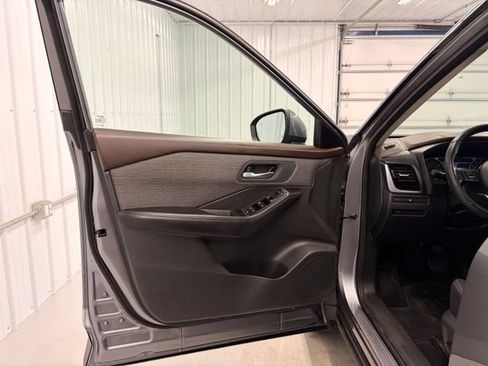 Used 2021 Nissan Rogue SV FWD image 14