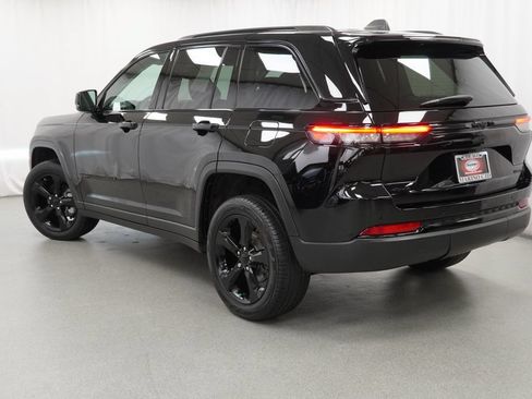 Used 2024 Jeep Grand Cherokee Limited w/ Black Appearance Package AWD/4WD image 14