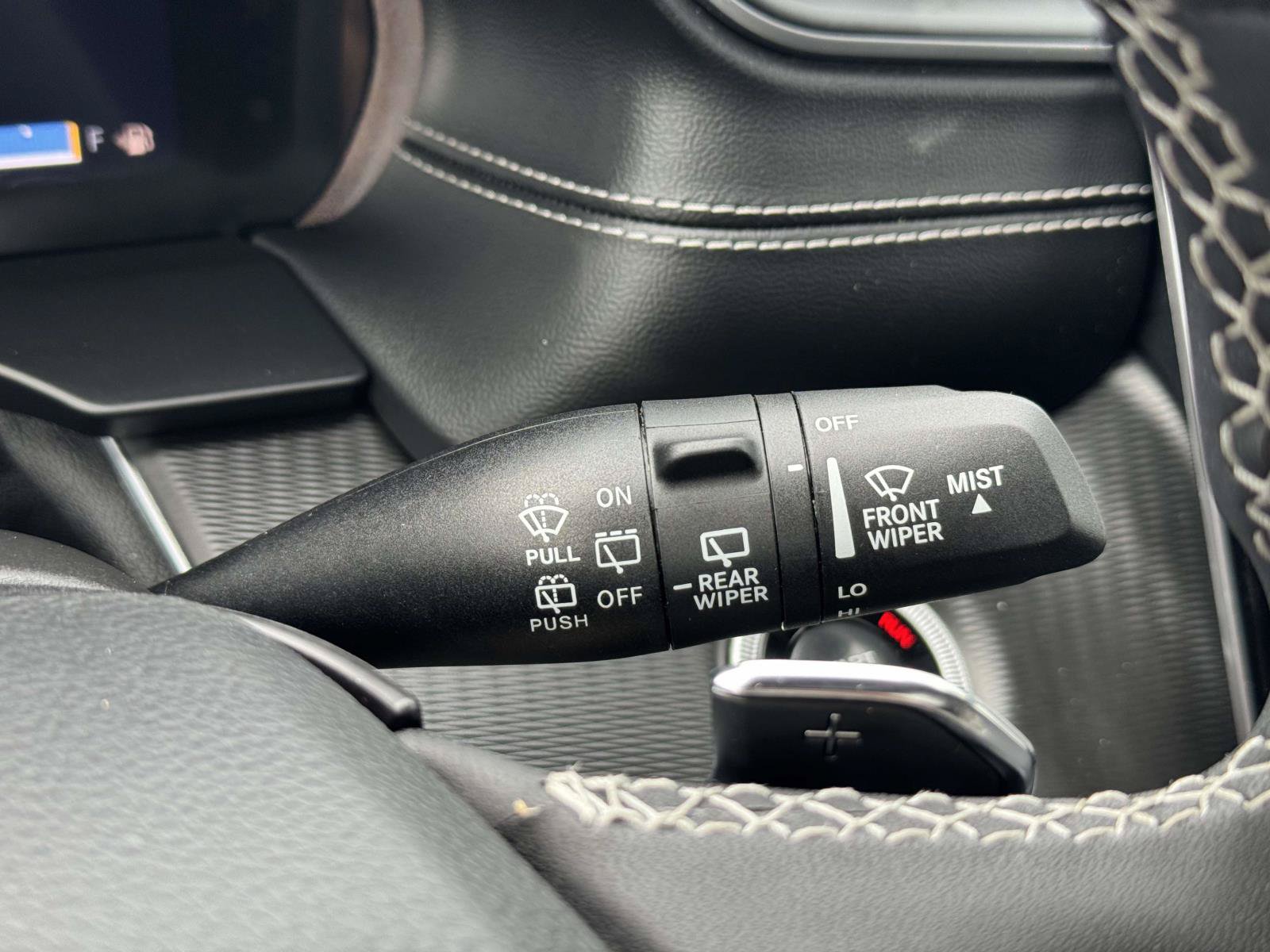 Used 2025 Jeep Grand Cherokee Altitude AWD/4WD image 20