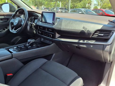 Used 2023 Nissan Rogue S FWD image 11