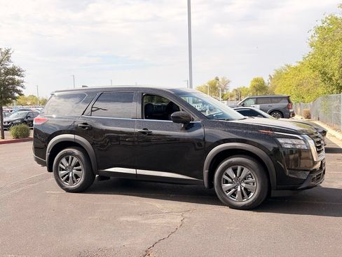 Used 2025 Nissan Pathfinder S FWD image 8