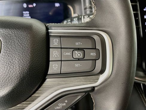Used 2023 Jeep Wagoneer L Series II AWD/4WD image 13