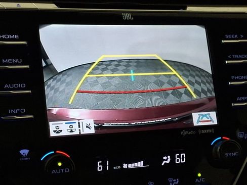 Used 2018 Toyota Camry XLE image 4