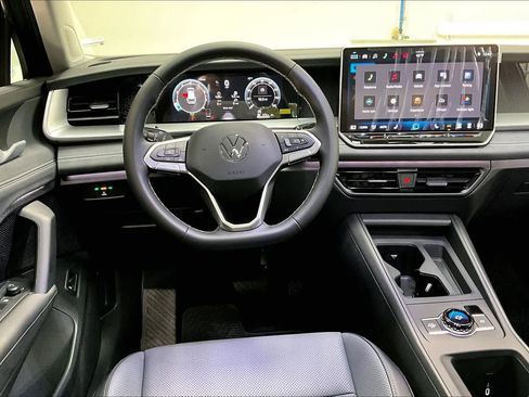 New 2026 Volkswagen Tiguan SE image 15