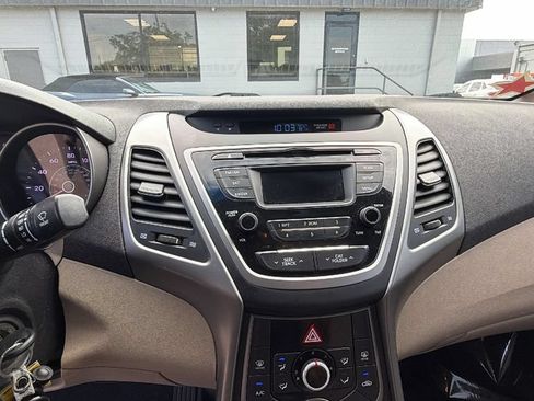 Used 2016 Hyundai Elantra SE FWD image 19