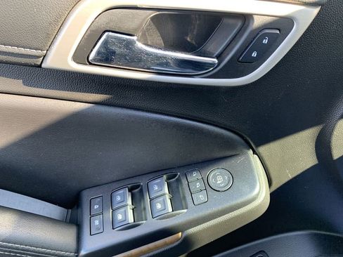 Used 2020 GMC Yukon XL Denali w/ Denali Premium Package image 13