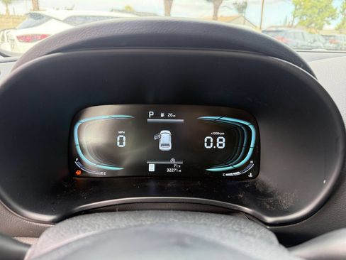 Used 2025 Kia Soul LX w/ LX Technology Package FWD image 36