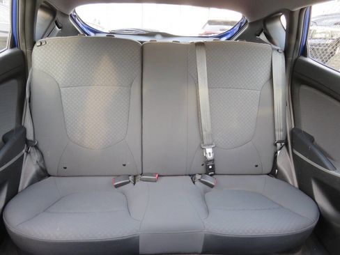 Used 2014 Hyundai Accent SE w/ Option Group 3 FWD image 19