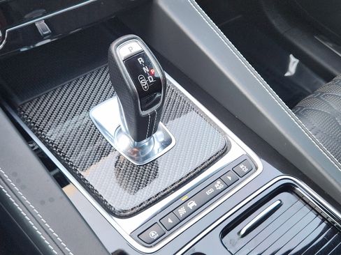 Used 2020 Jaguar F-PACE SVR image 20