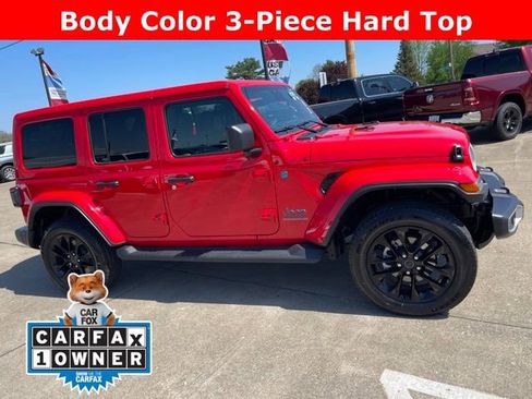 Used 2025 Jeep Wrangler Unlimited Sahara AWD/4WD image 1