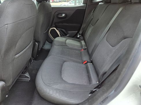 Used 2017 Jeep Renegade Latitude image 18