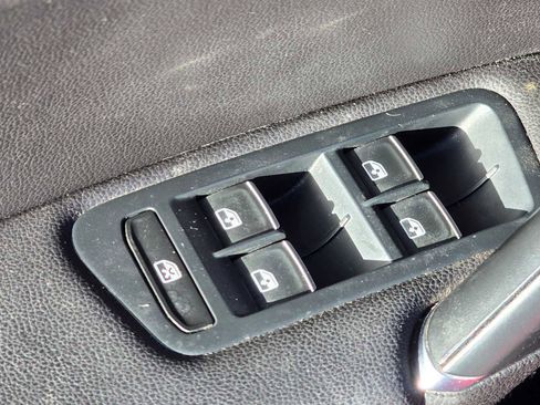 Used 2016 Volkswagen GTI SE image 23