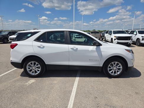 Certified 2021 Chevrolet Equinox LS FWD image 2