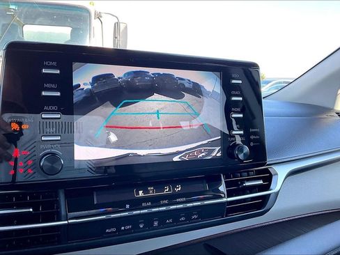 Used 2024 Toyota Sienna LE image 28