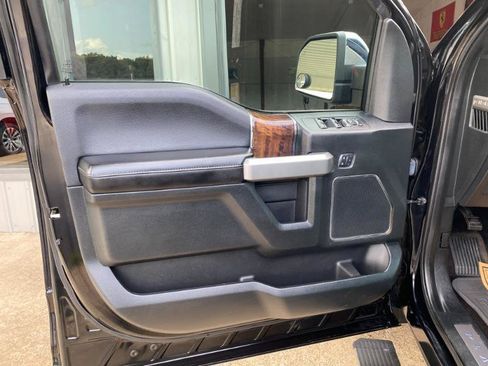 Used 2016 Ford F150 Platinum w/ Equipment Group 701A Luxury AWD/4WD image 12