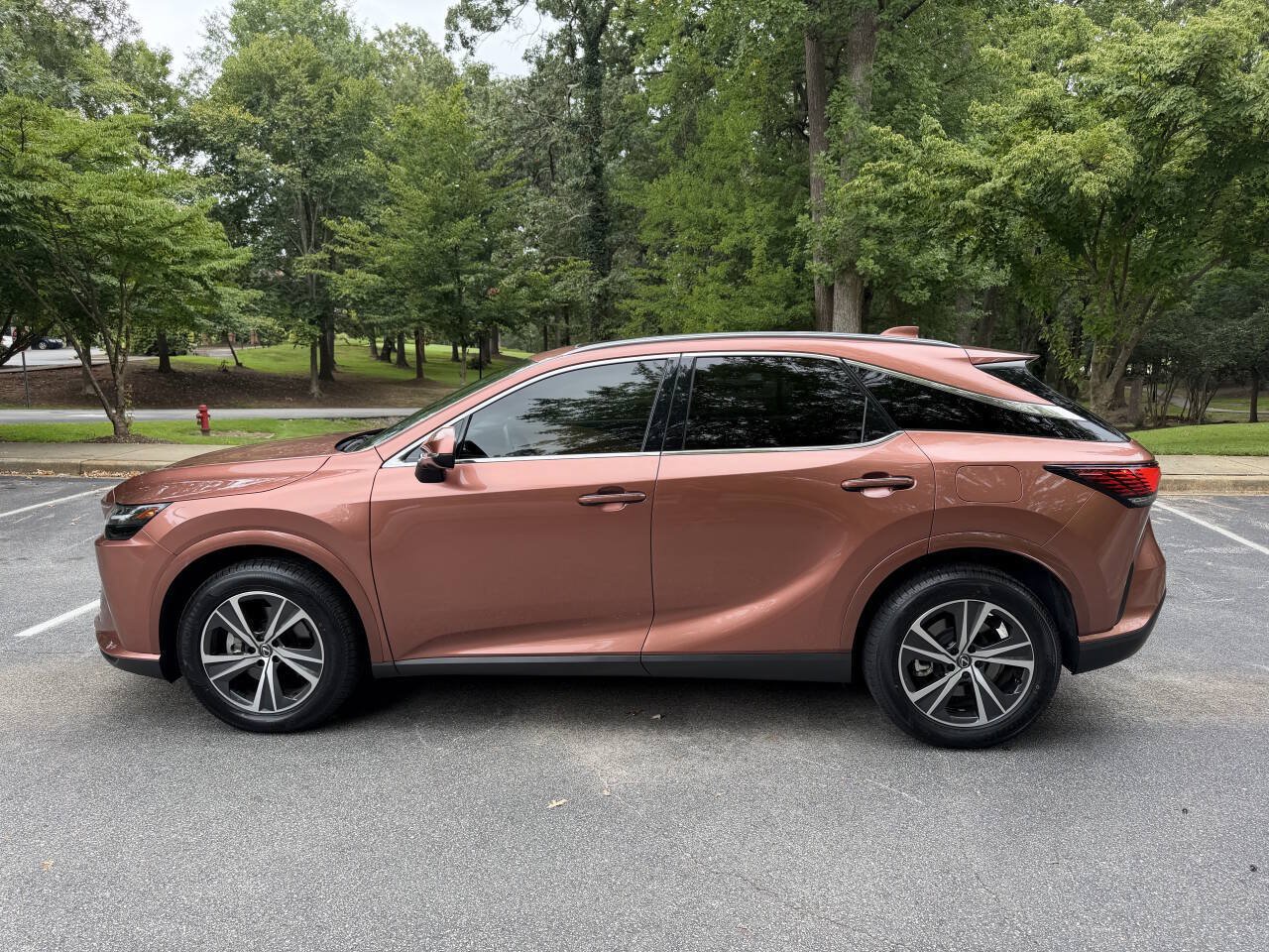 Used 2024 Lexus RX 350 Premium w/ Accessory Package (Z1) FWD image 8