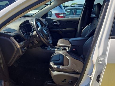 Used 2016 Jeep Cherokee Trailhawk w/ Leather Interior Group AWD/4WD image 5