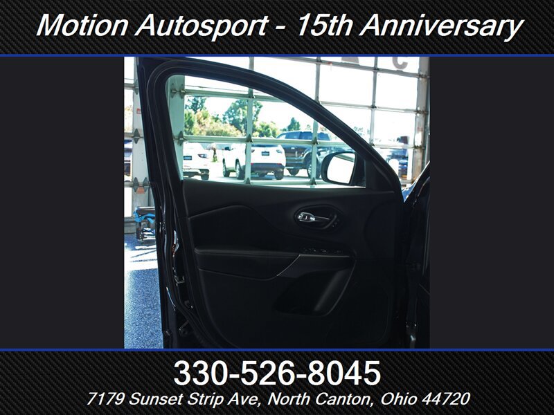 Used 2019 Jeep Cherokee Limited AWD/4WD image 11