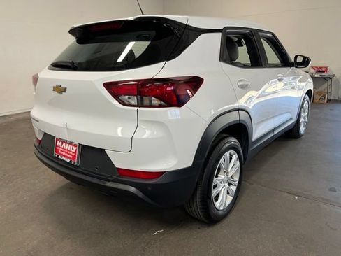 Used 2022 Chevrolet TrailBlazer LS FWD image 3
