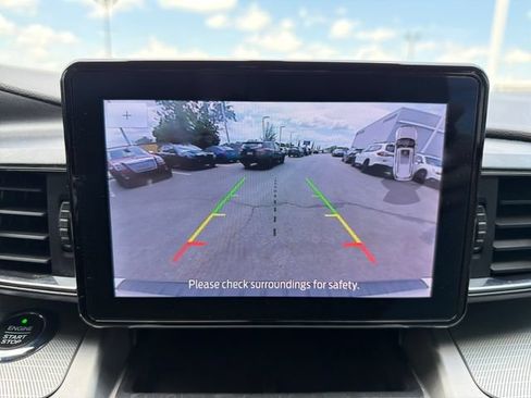 Used 2021 Ford Explorer XLT w/ Equipment Group 202A AWD/4WD image 13