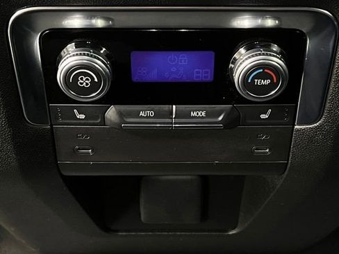 Used 2025 GMC Yukon XL Elevation AWD/4WD image 47
