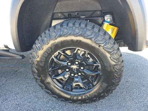 New 2026 Chevrolet Colorado ZR2 w/ Midnight Edition AWD/4WD image 11